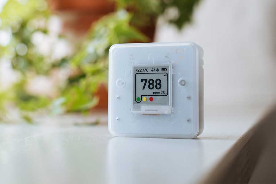 Smart indoor air quality sensor measuring carbon dioxide and temperature indoors